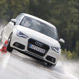 Probando en pista uno de los nuevos Audi del Barcelona
