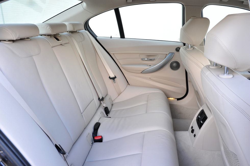 Asientos traseros del nuevo BMW Serie 3 Luxury line