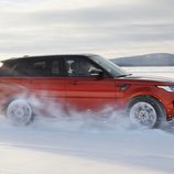 Range Rover Sport 2014 lateral en la nieve