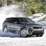 Range Rover Sport 2014 jugando con la nieve