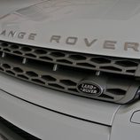 Range Rover Evoque detalle anagrama