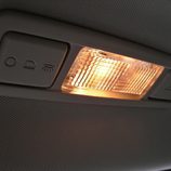 Range Rover Evoque detalle luz de cortesía con gancho oculto