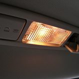 Range Rover Evoque detalle luz de cortesía con gancho descubierto