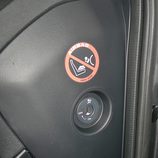 Nissan Qashqai detalle mando desconexión del airbag
