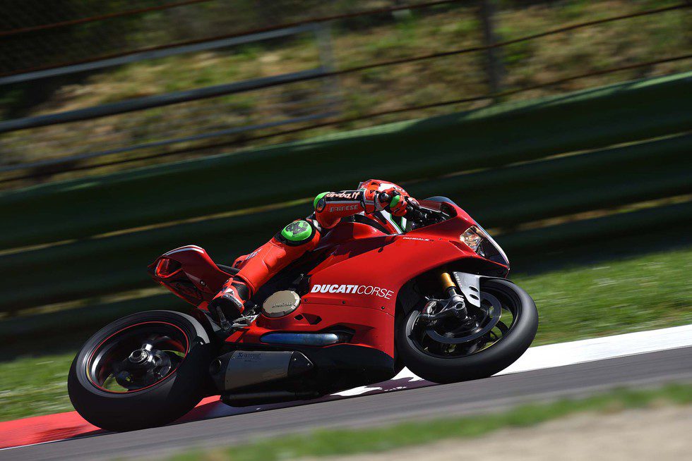 Ducati Panigale R 2015 en circuito