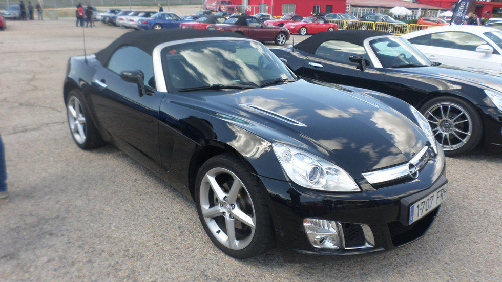 Opel GT - negro