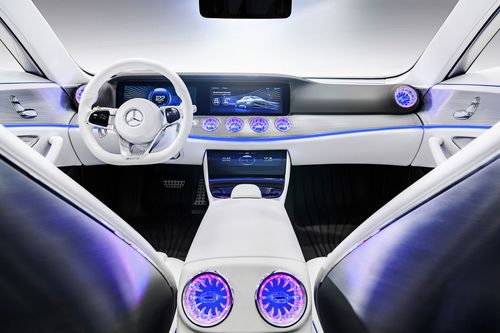 Mercedes IAA Concept 2015 - Futuro y presente