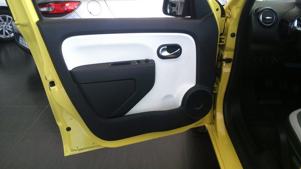 Renault Twingo 2015 - puerta delantera