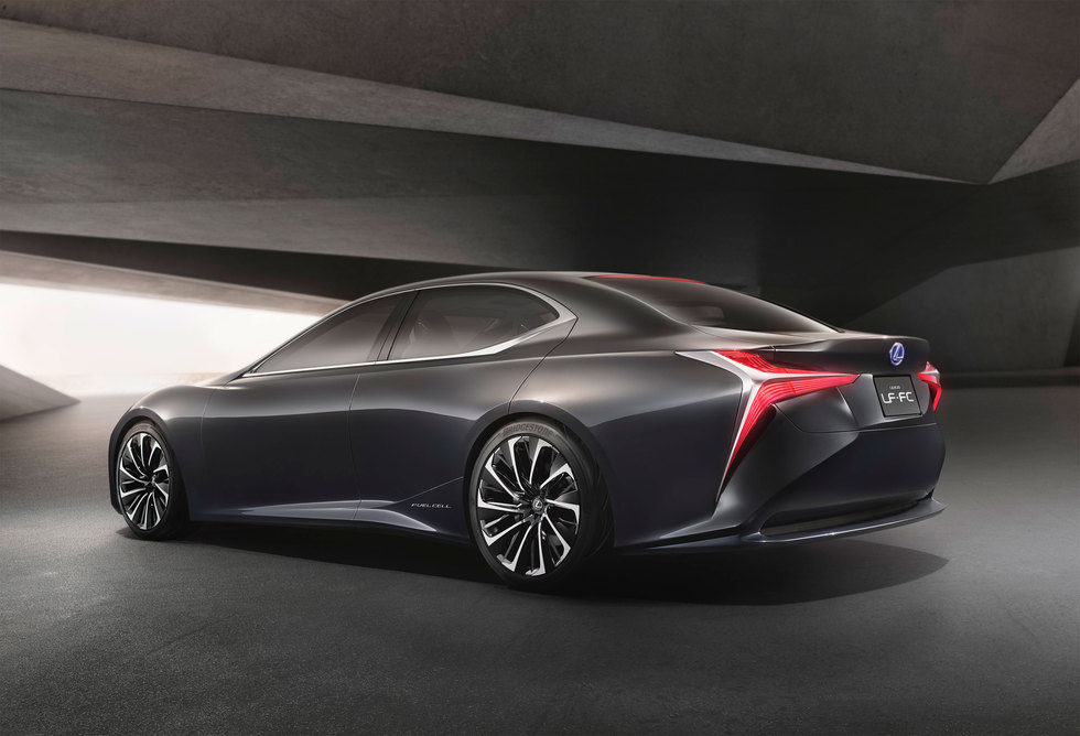 Lexus LF-FC Concept 2015 - vista 3/4 trasera