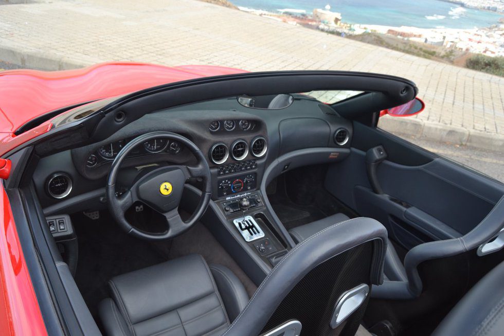 Ferrari 550 Barchetta - habitáculo
