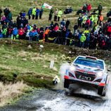 WRC Rallye Gales - Hyundai i20-salto