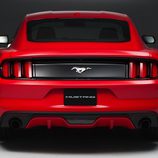 Ford Mustang 2015, plano trasero