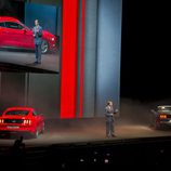 2015 Ford Mustang, presentación en escenario por Bill Ford 1