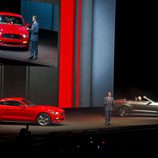 2015 Ford Mustang, presentación en escenario por Bill Ford 2