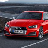 Unidad de color rojo del Audi a5 2017
