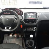Interior negro del Peugeot 2008 GTLine