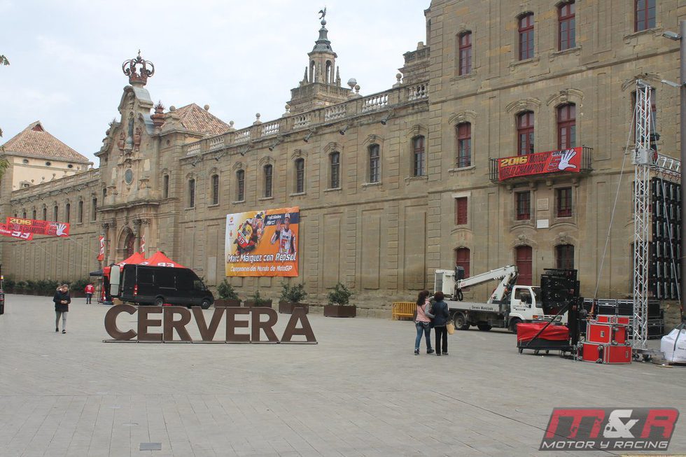 Bloques propuestas salida oficial. La Vuelta "entre todos" - Página 2 25001_celebracion-titulo-motogp-2016-marc-marquez-cervera-plaza