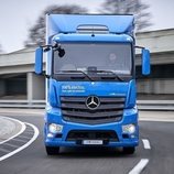 Mercedes-Benz presentó su poderoso eActros