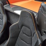 McLaren 650S Spider - detalle asientos y tapa de techo
