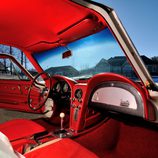 Chevrolet Corvette Stingray 1967 - habitáculo rojo