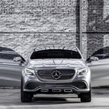 Frontal con puertas abiertas del Mercedes Concept Coupé SUV