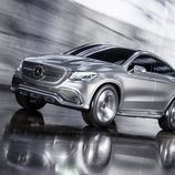 Vista delantera en movimiento del Mercedes Concept Coupé SUV