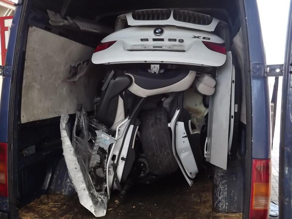 Detalle de las piezas del BMW X6 robado