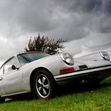 Porsche 912 bajo las nubes