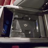 Detalle del cargador inalambrico del Lexus NX 300h