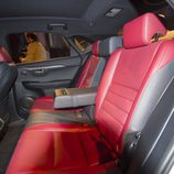 La parte trasera del habitaculo del Lexus NX 300h