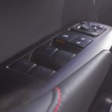 Detalle mandos puerta Lexus NX 300h