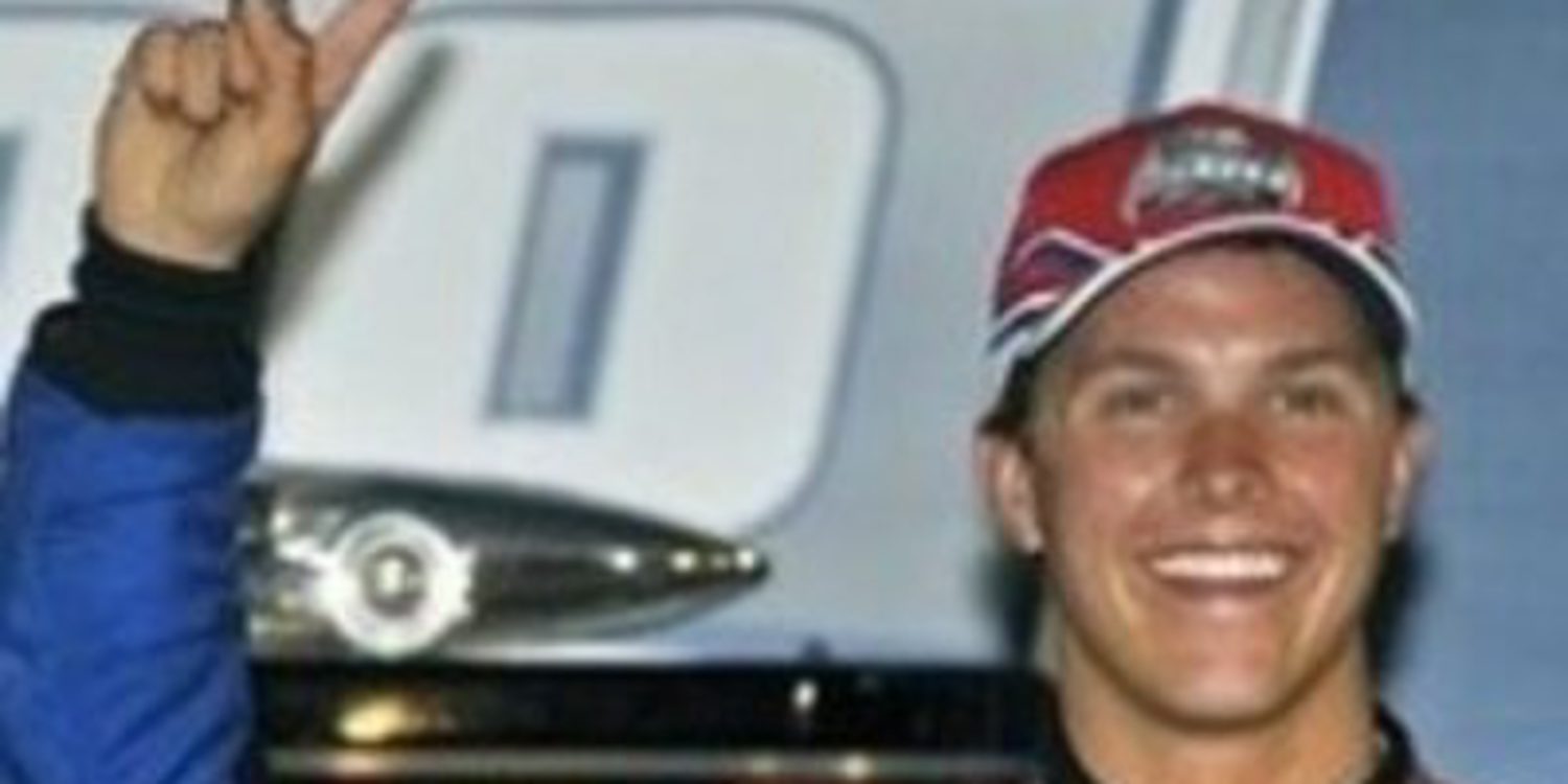 Trevor Bayne gana la mítica Daytona 500 de la NASCAR con récord