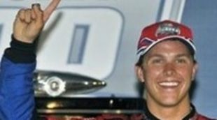 Trevor Bayne gana la mítica Daytona 500 de la NASCAR con récord
