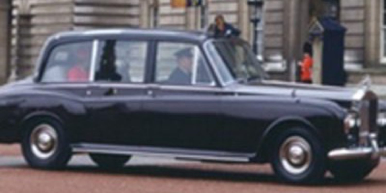 Un Rolls-Royce Phantom VI para ella y un Bentley State Limousine para él