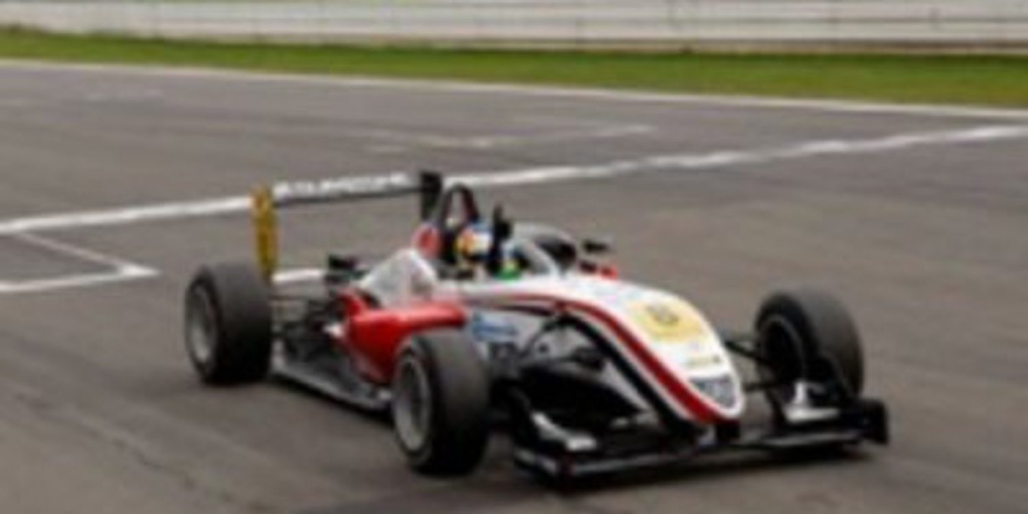 Merhi y Juncadella arrasan en Nürburgring, la F3 habla español
