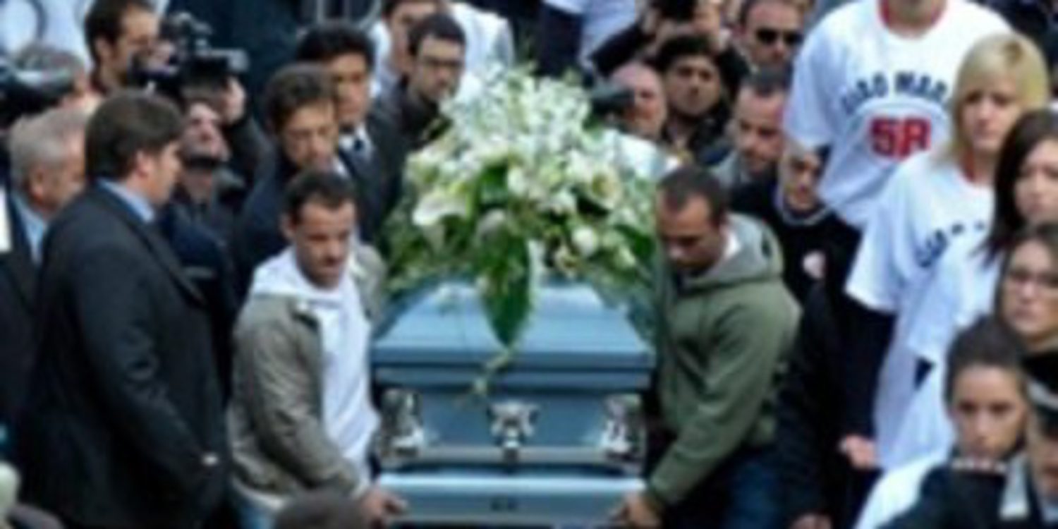 Funeral de Marco Simoncelli en Coriano, su familia y amigos se despiden de él