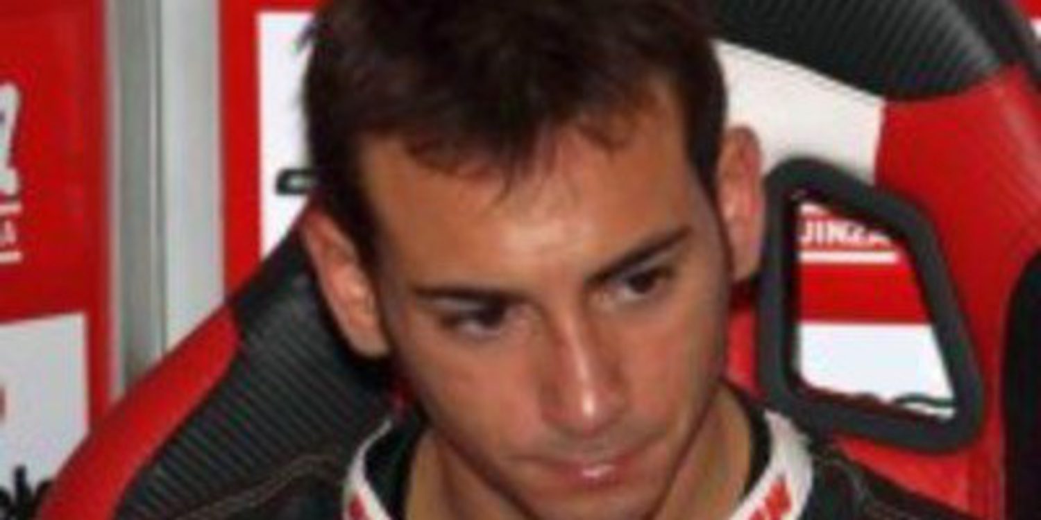 Ricky Cardús con el equipo de Arguiñano en Moto2