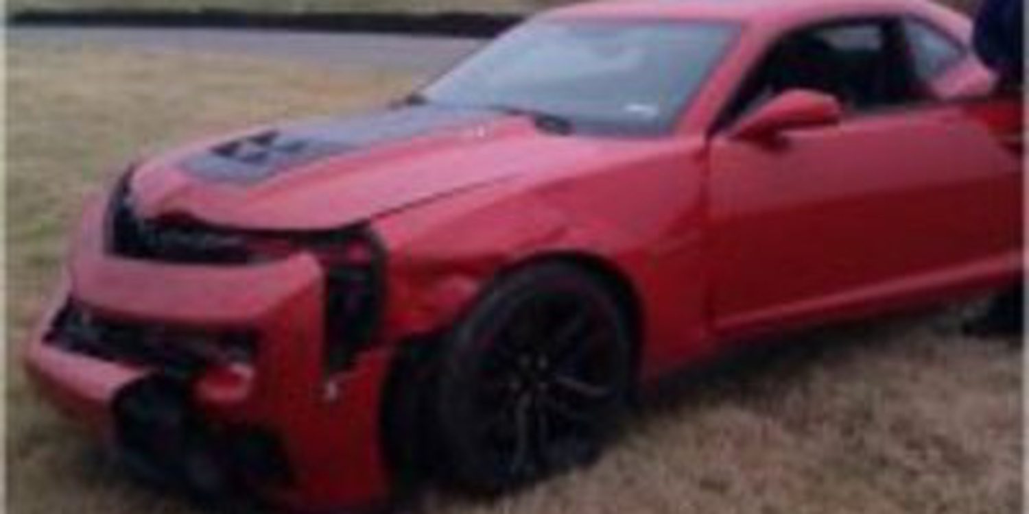 El productor de Top Gear destroza un Chevrolet Camaro