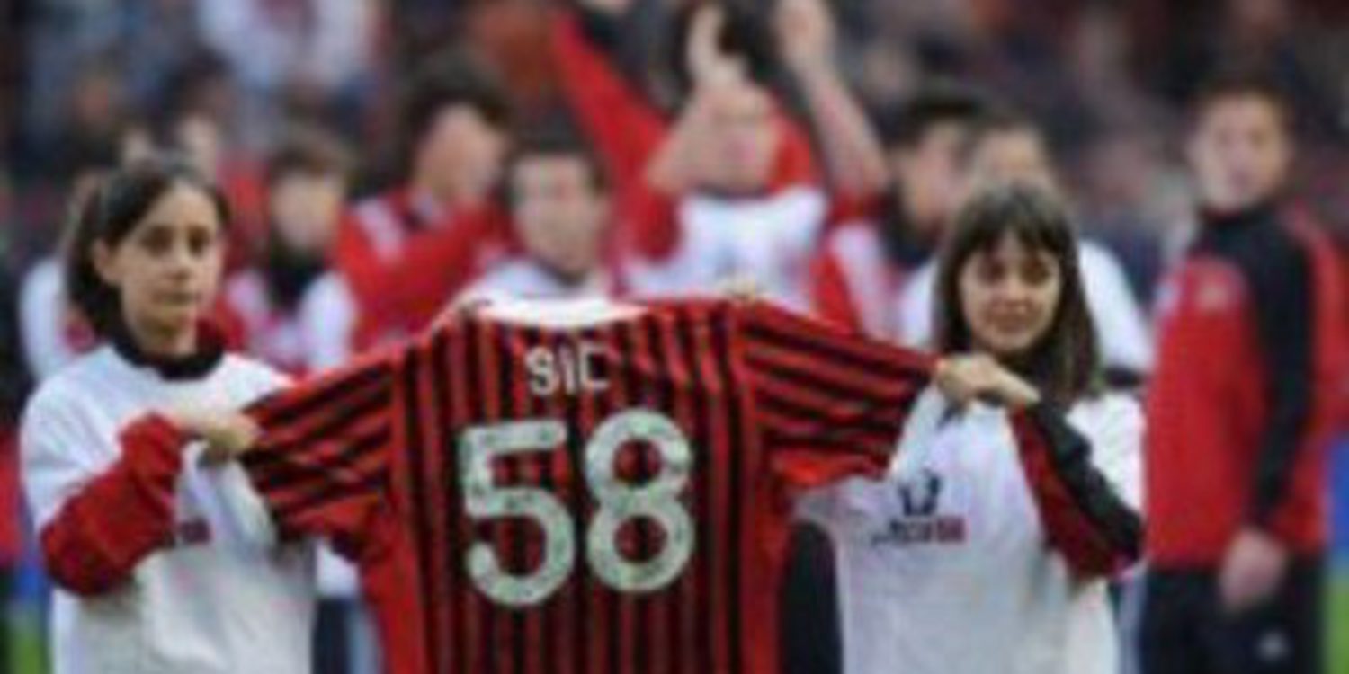 El AC Milán rinde tributo a Marco Simoncelli