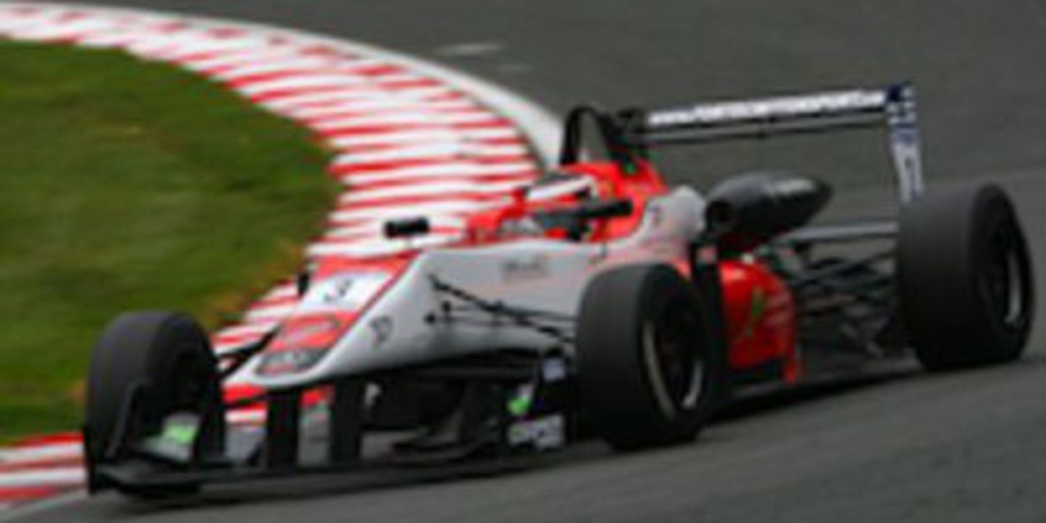 Pipo Derani gana la segunda carrera de F3 Británica en Outlon y Jaafar se coloca líder