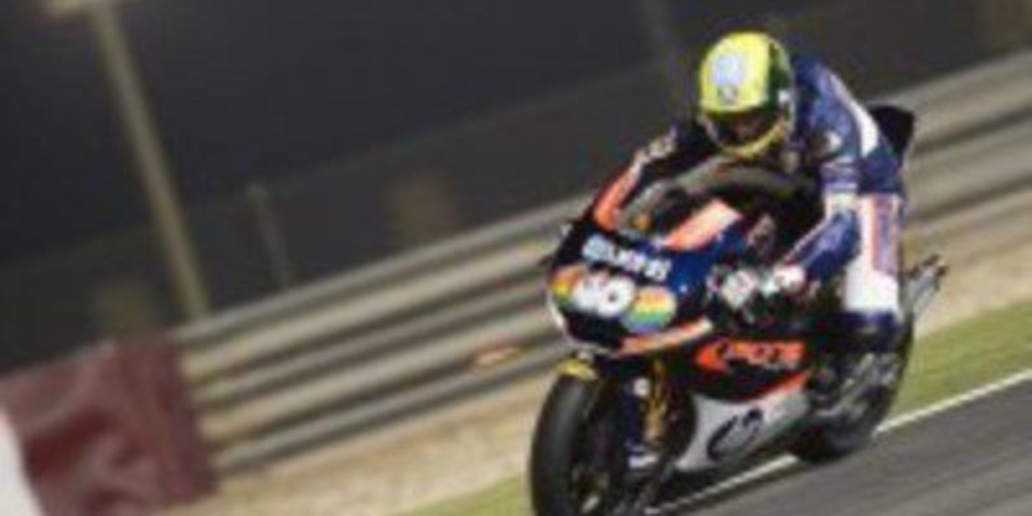 Marc Márquez brilla con luz propia en el gran espectáculo de Moto2