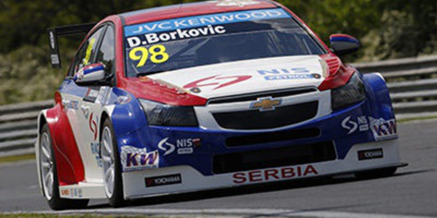 Dusan Borkovic pierde la pole en la segunda carrera