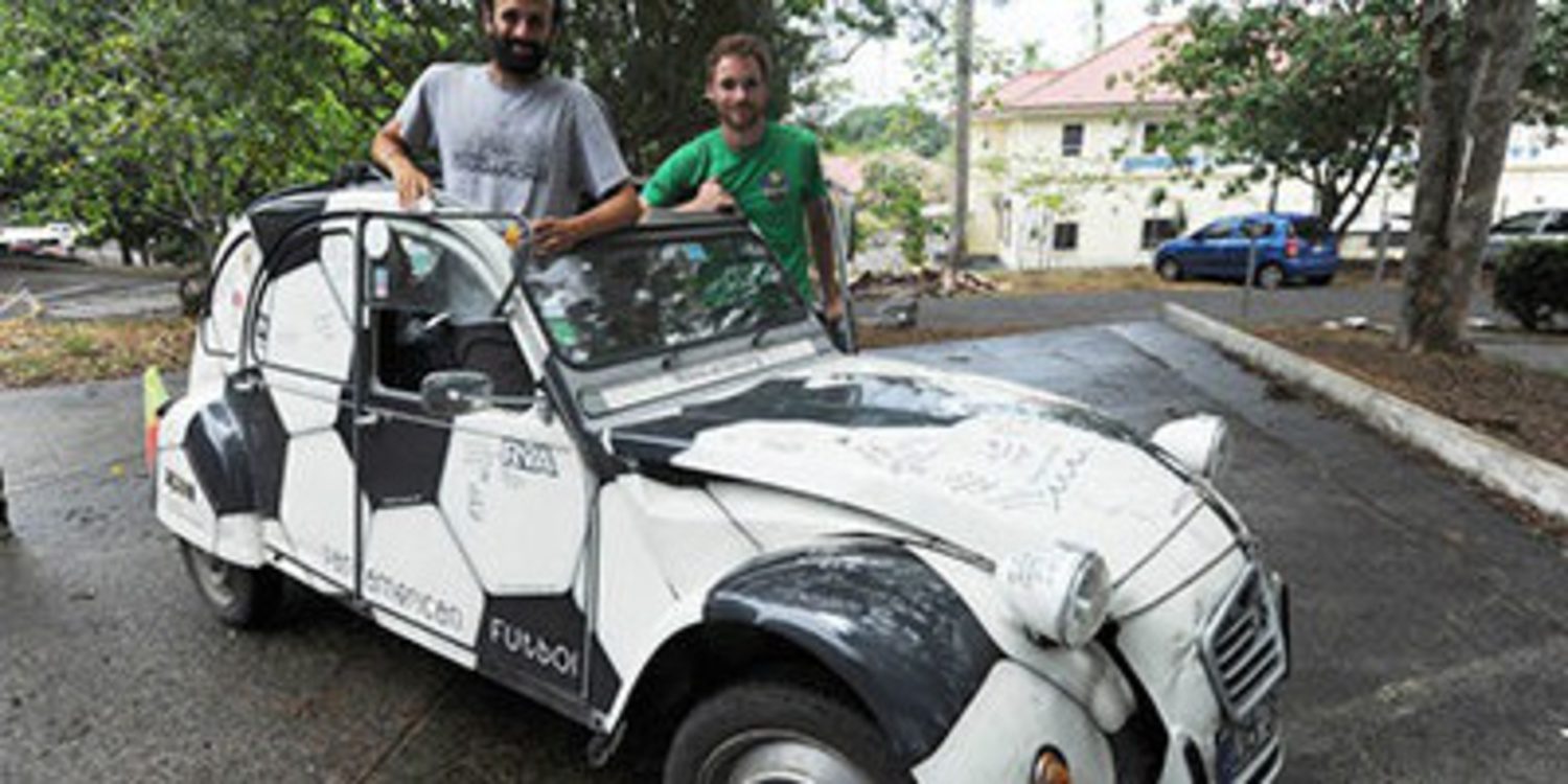 Dos amigos franceses viajan hasta Brasil en un Citroën 2CV