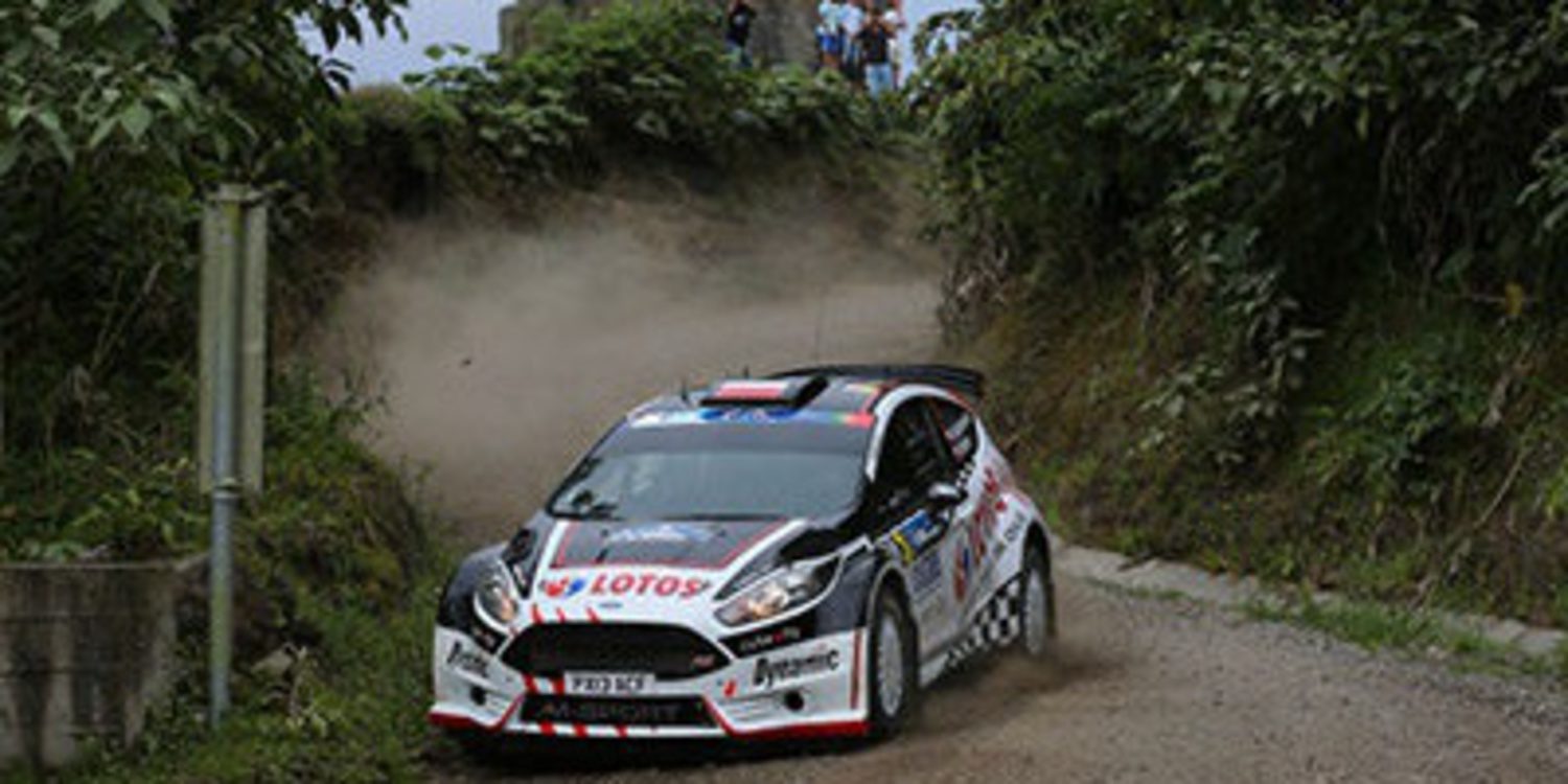 Los R5 mandan en el SATA Rally de Azores del ERC