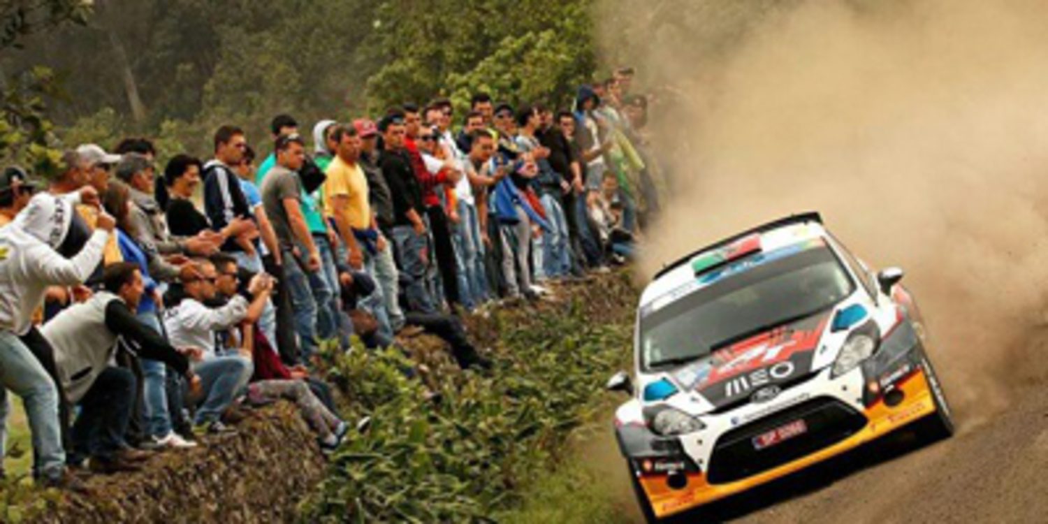 Caótico Rally de Azores con Bernardo Sousa al frente
