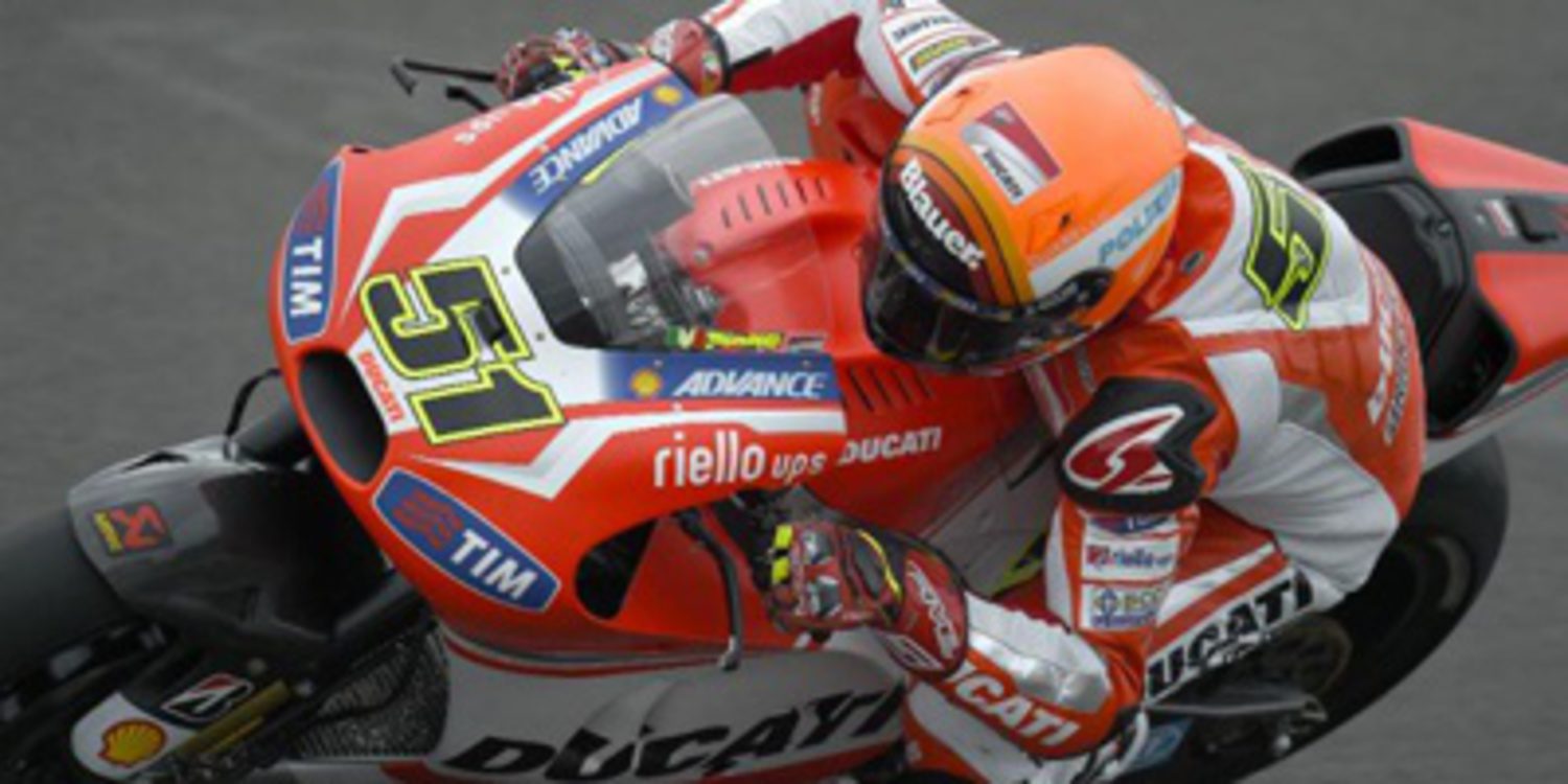Michele Pirro se deja ver en MotoGP ante la lluvia de Mugello