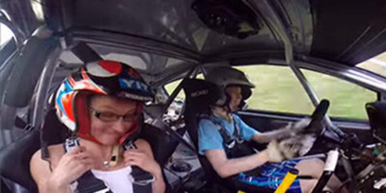 Niño de 13 años impresiona con sus habilidades al volante