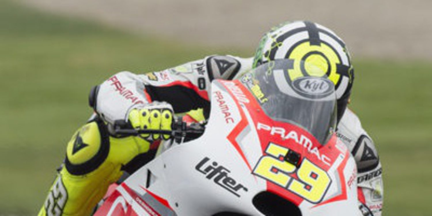Andrea Iannone domina el FP2 de MotoGP ante la lluvia de Brno