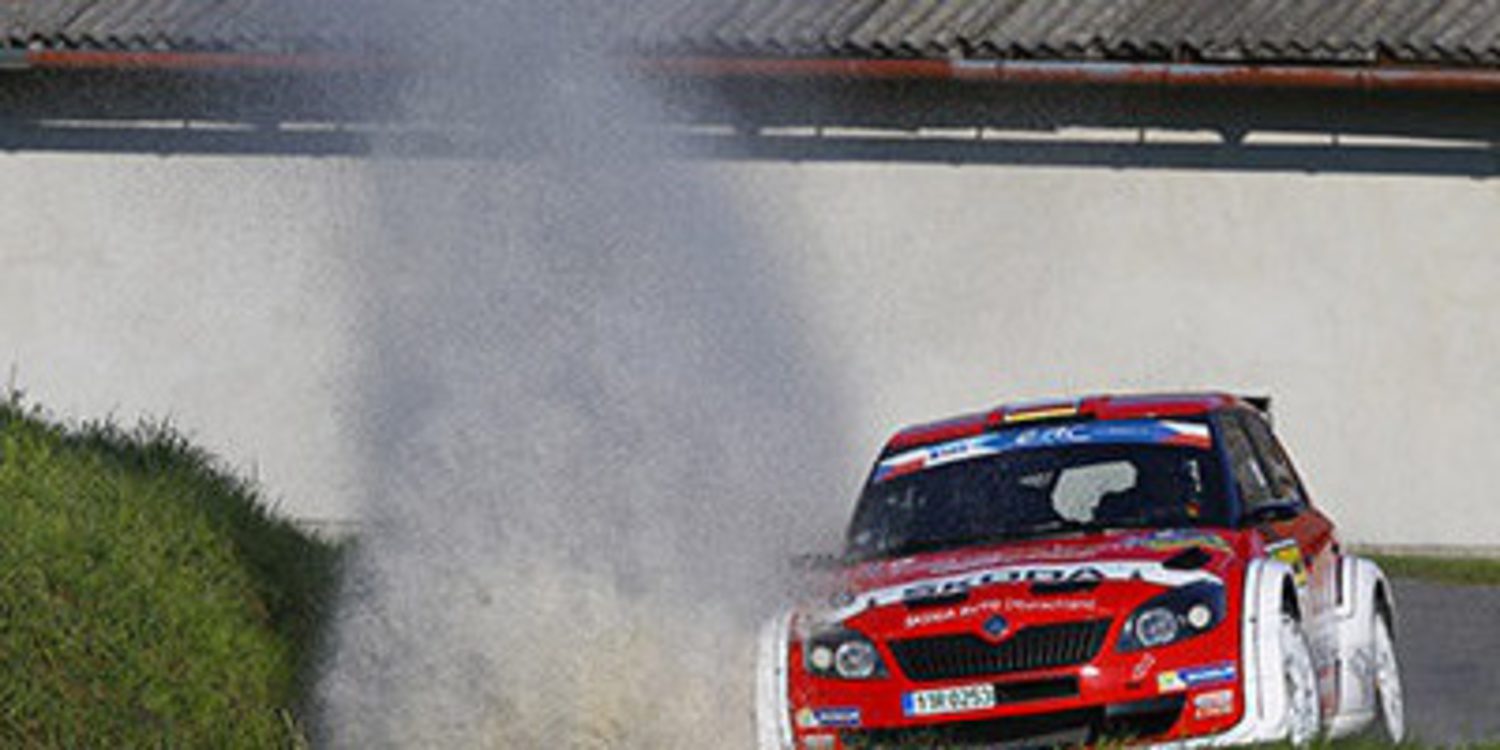 Skoda en QS y Peugeot en el primer tramo del Barum Rally