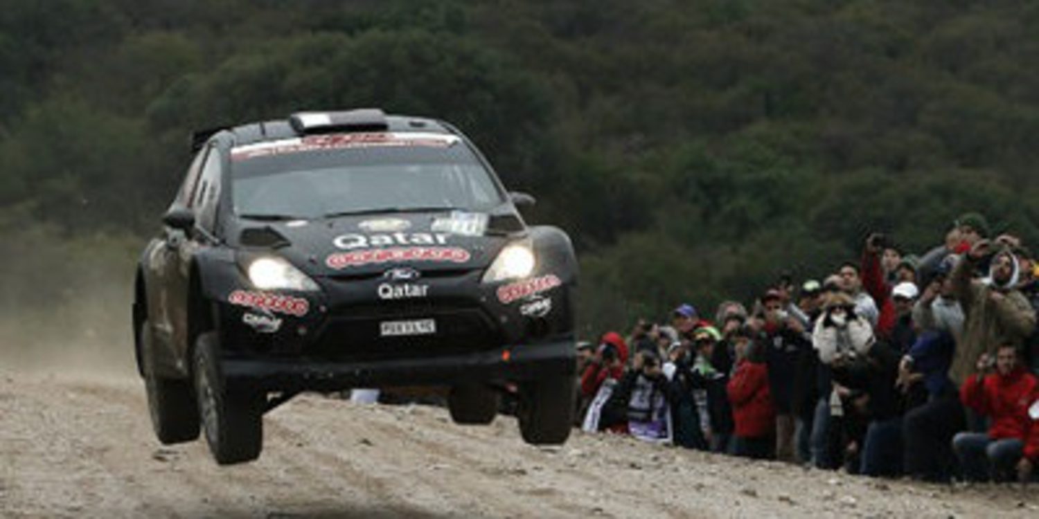 Nasser Al-Attiyah no le quita ojo al Hyundai i20 WRC